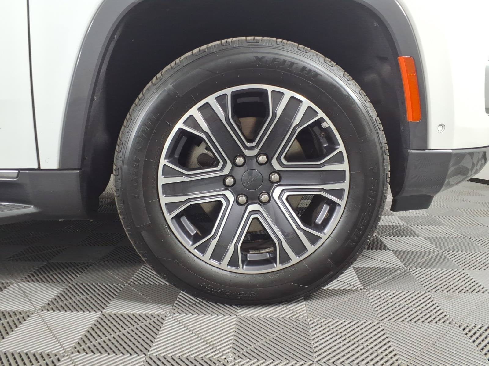 2022 Jeep Wagoneer — detail view